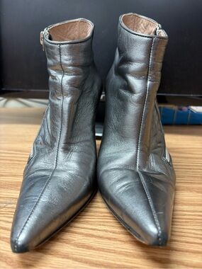 Manolo Blahnik Leather Pointed-Toe Ankle Booties